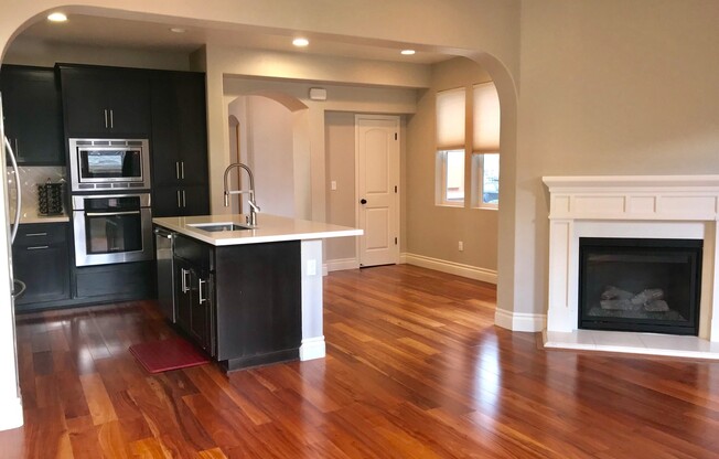 4 Bed 3 Bath + DEN Executive Home in Fremont! Available Early July!