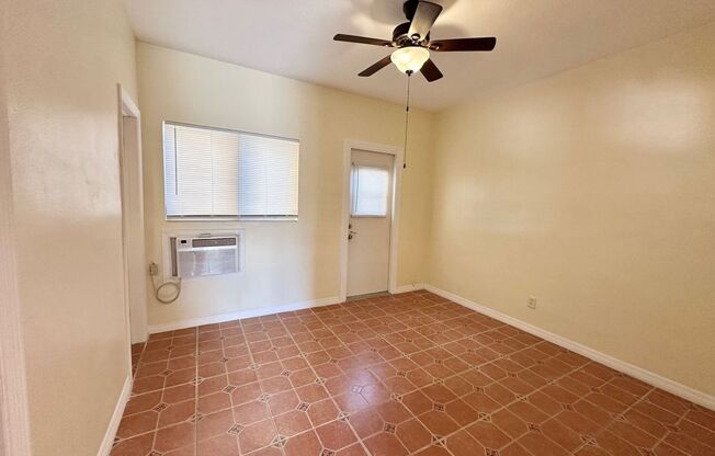 Bright 1/1 apartment across from water, walkable to DT Dunedin