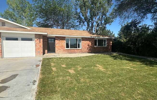 2 bed, 1 Bath, 1 Car Garage, - Modern Insides, and Outside Open Spaces