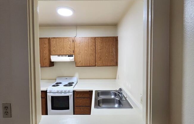 1 bed, 1 bath, 460 sqft, $1,150, Unit 216