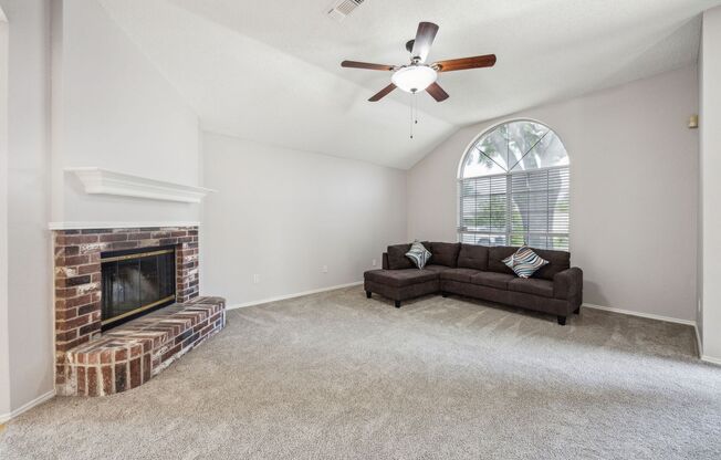 Welcome Home to Winding Creek !