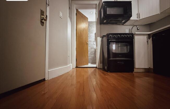 1 bed, 1 bath, $2,995, Unit B