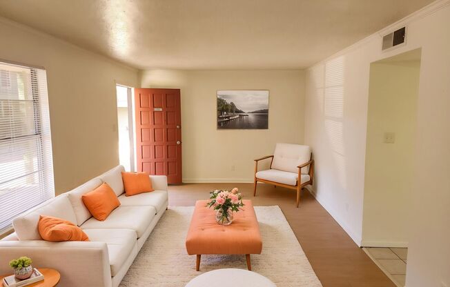 2 beds, 1 bath, 900 sqft, $1,299, Unit LAW15-113