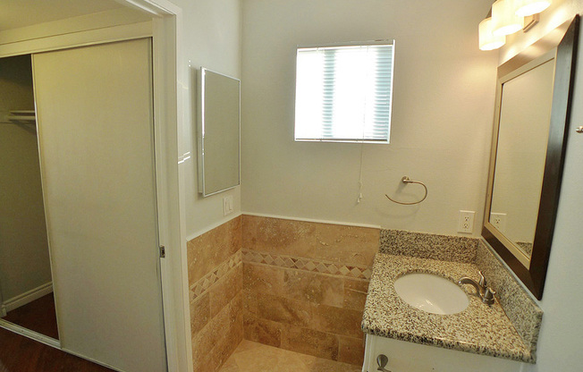 2 beds, 2 baths, 960 sqft, $2,850, Unit 102