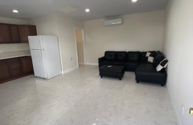 Studio, 1 bath, 450 sqft, $1,950