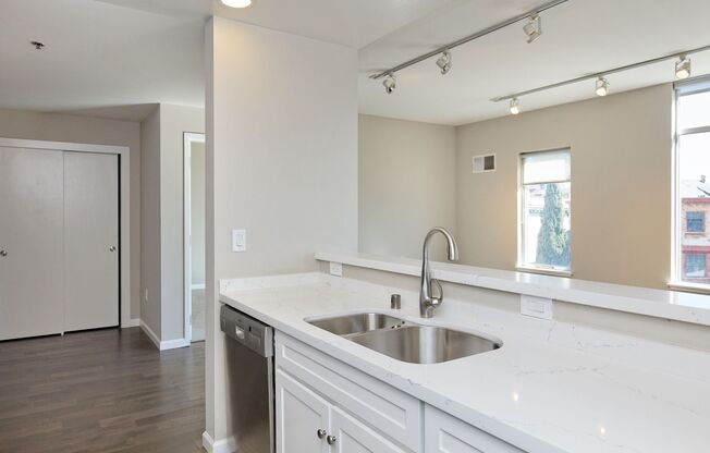 2 beds, 2 baths, 920 sqft, $3,095, Unit 303