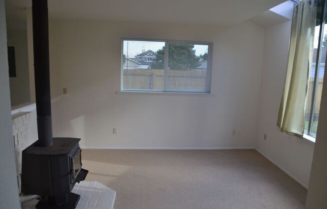 Beautiful and Bright Corner Lot Home in Everett!
