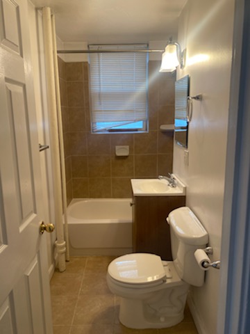 2 beds, 1 bath, $3,500, Unit 4