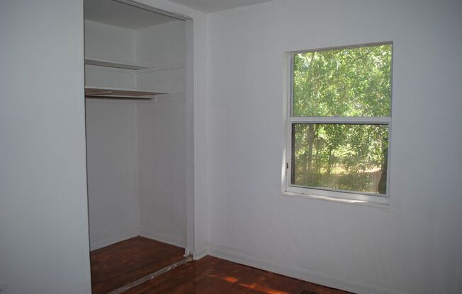 3 beds, 1 bath, $1,200