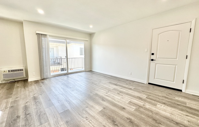 2 beds, 1 bath, $2,125