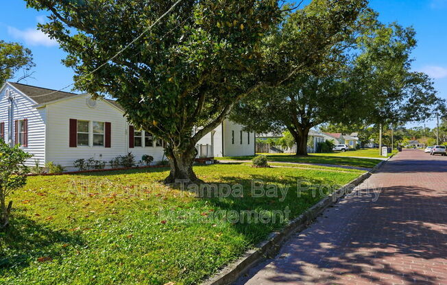 1106 W PENINSULAR ST