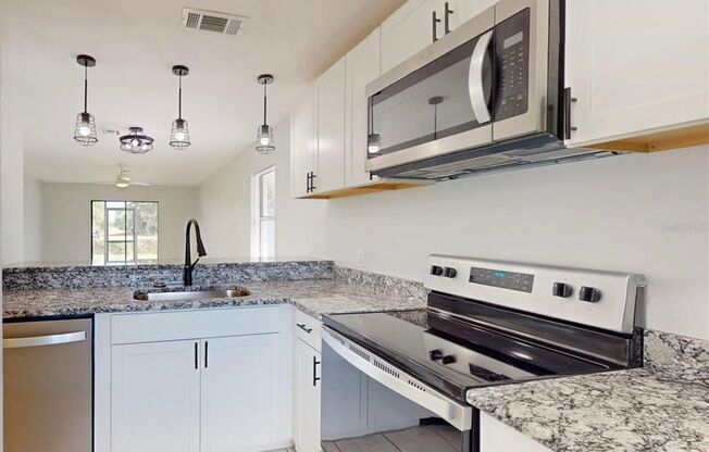 Fully Renovated 2 Bedroom Townhome in Venice