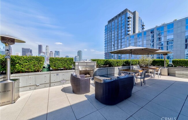 1 bed, 1 bath, 920 sqft, $2,900, Unit 909
