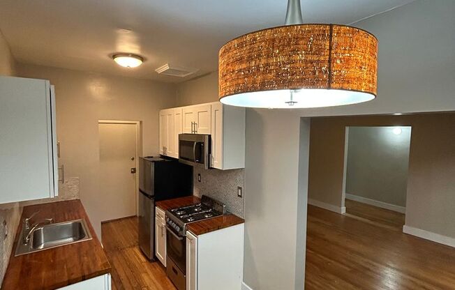 Studio, 1 bath, 525 sqft, $1,425, Unit 103