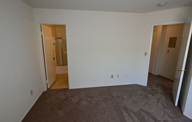 2 beds, 2 baths, $2,400, Unit 10