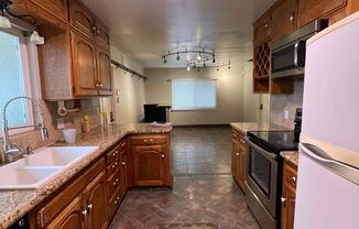 Get ready to fall in love at 4014 E Fedora Ave!