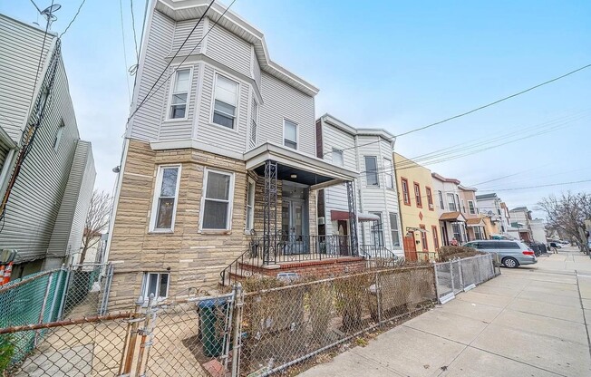 19 NELSON AVE