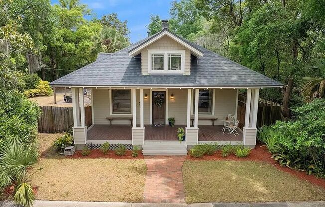 2 Bed 2 Bath House in Duckpond with 2 Car Garage!