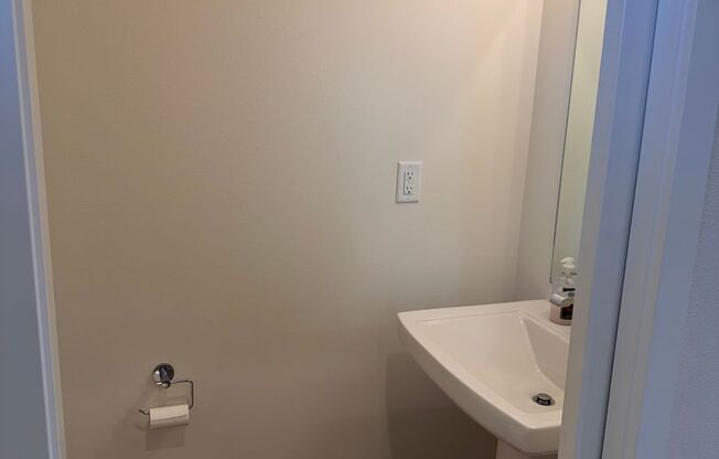 4 bed/3.5 Bath Townhouse in Richmond Neighborhood, SE Portland