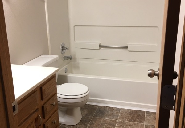 2 beds, 1.5 baths, 764 sqft, $880, Unit 0092