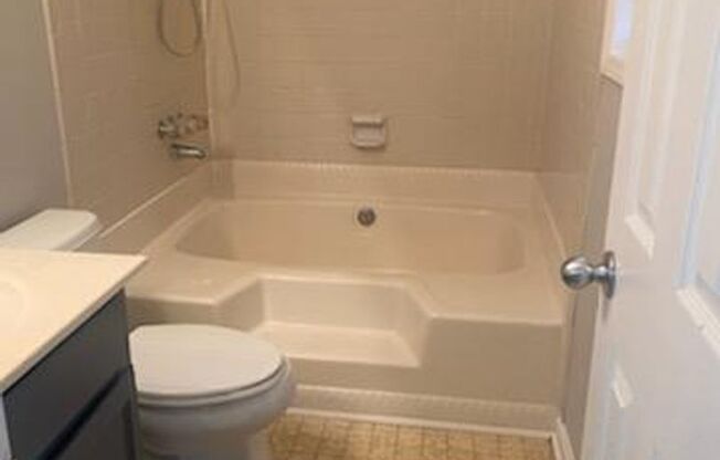 4 Bed /2.5 Bath House for Rent in Stone Mountain!!!!!!!!
