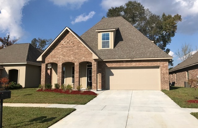 BIG 4 br/ 3 ba house in Zachary, 3158 sq ft, tons of upgrades $1995/mo