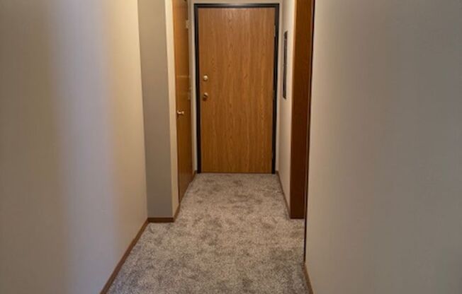 1 bed, 1 bath, 735 sqft, $925, Unit 109E