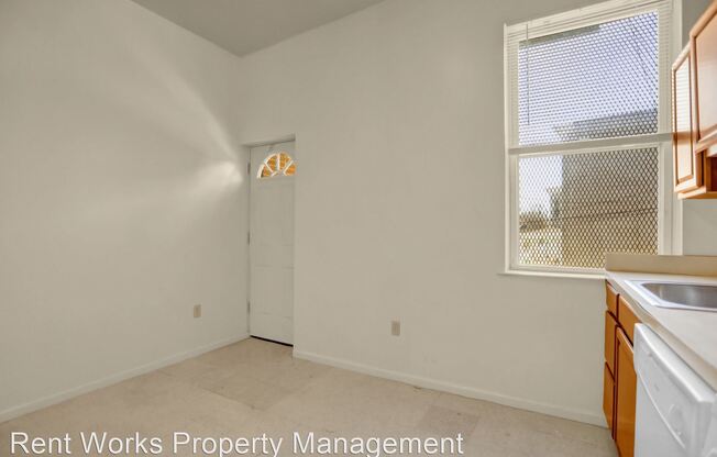 Location Really is Everything Renting This Beautiful Studio Apartment!!!