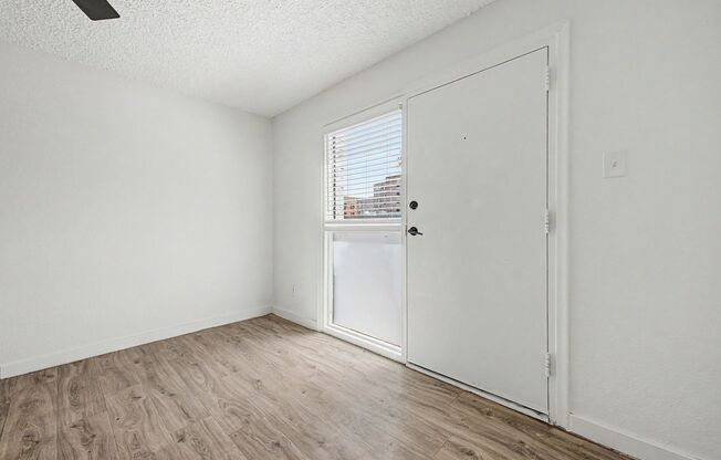 2 beds, 2 baths, 992 sqft, $1,595, Unit 24