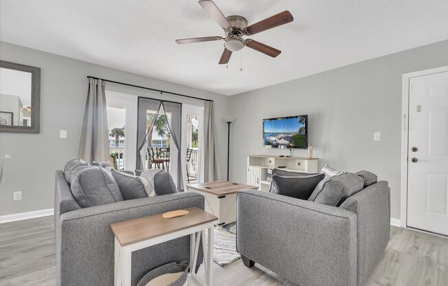 2 beds, 1 bath, $2,100