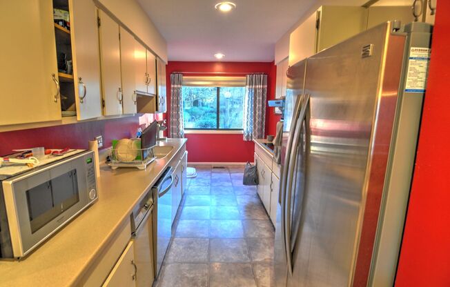 Conveniently located Carrboro 3 bed/2.5 bath Townhouse