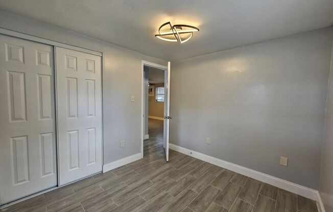 2 beds, 1 bath, $1,250, Unit Unit A