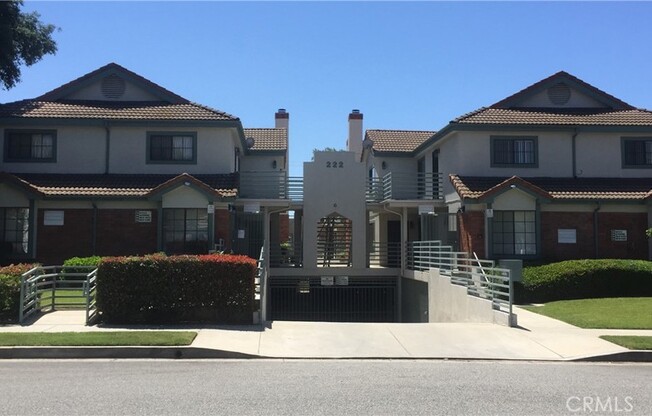 222 W DEXTER ST