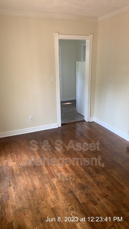 708 FENTON AVE