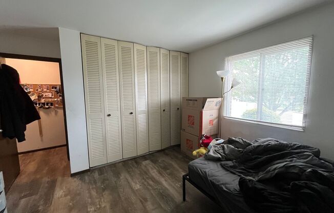 1 bed, 1 bath, $1,095, Unit 11