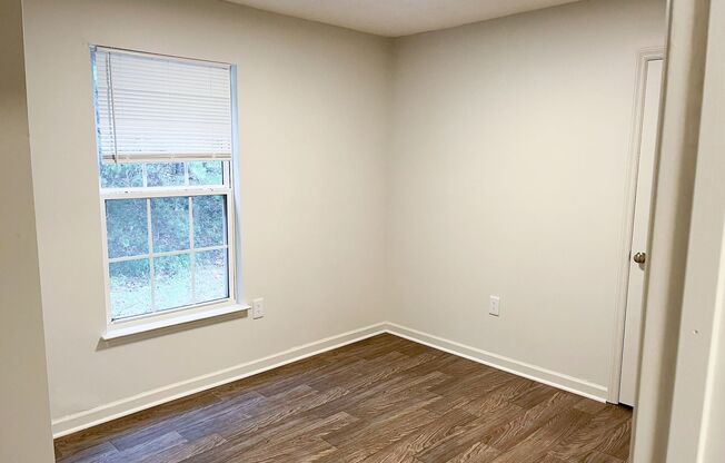 3 beds, 2 baths, 1,281 sqft, $1,284