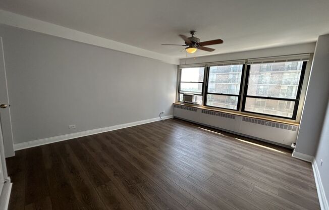 2 beds, 1 bath, 1,200 sqft, $3,275, Unit 418-1105
