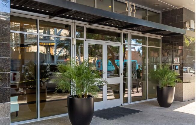 ***2 BED 2 BATH CONDO***PET-FRIENDLY***ASSIGNED PARKING***NEXT DOOR TO PETCO PARK***