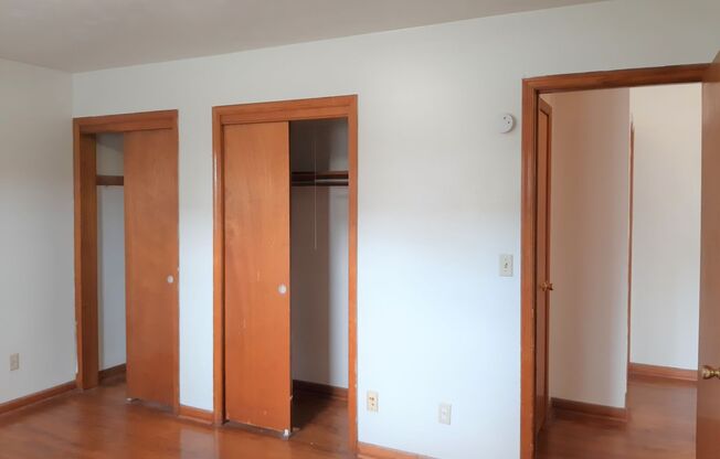 2 beds, 1 bath, 903 sqft, $1,210, Unit E-3