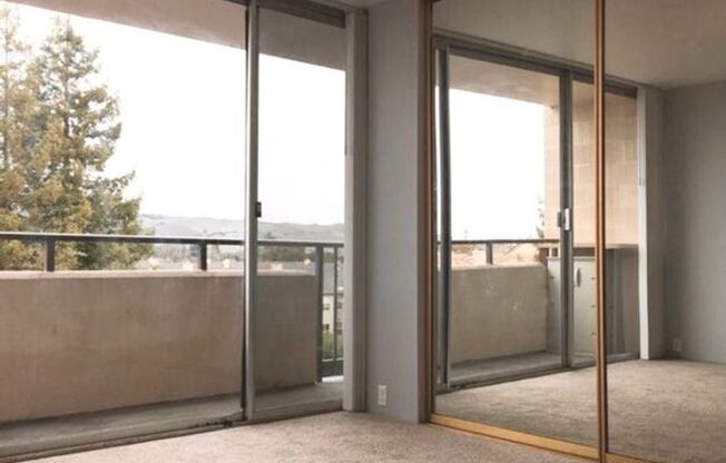 Recent Rent Decrease on this Gorgeous One Bedroom One bath Condo In Fremont!