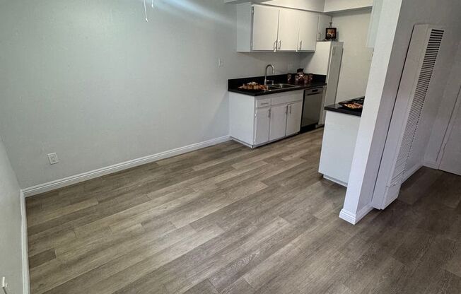 2 beds, 1 bath, $2,450, Unit 05