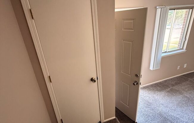 2 beds, 1 bath, 869 sqft, $1,139, Unit 12720S