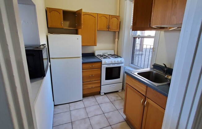 1 bed, 1 bath, $2,400, Unit 22