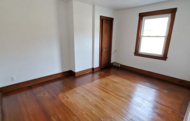 Available NOW! 3 Bedroom home with fenced in yard!