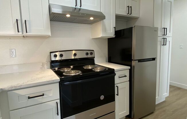 Studio, 1 bath, 405 sqft, $995, Unit Unit 302