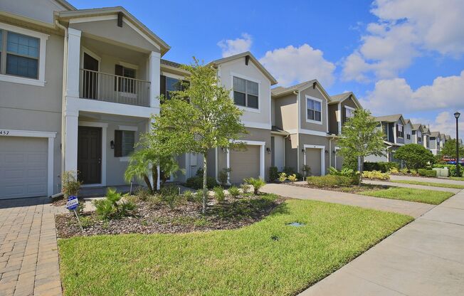 Modern 3/2.5 Spacious Townhome with Gorgeous Lake Views and 1 Car Garage in Thornbrooke - Sanford!