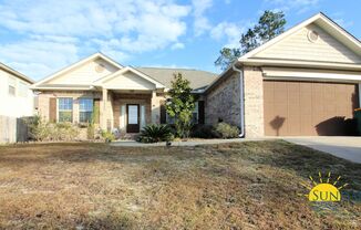 Gorgeous 3 Bedroom Home in South Crestview!