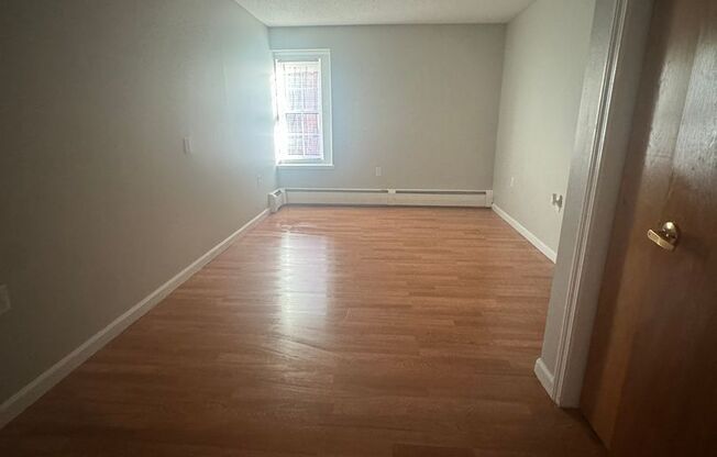 1 bed, 1 bath, $1,100, Unit 104