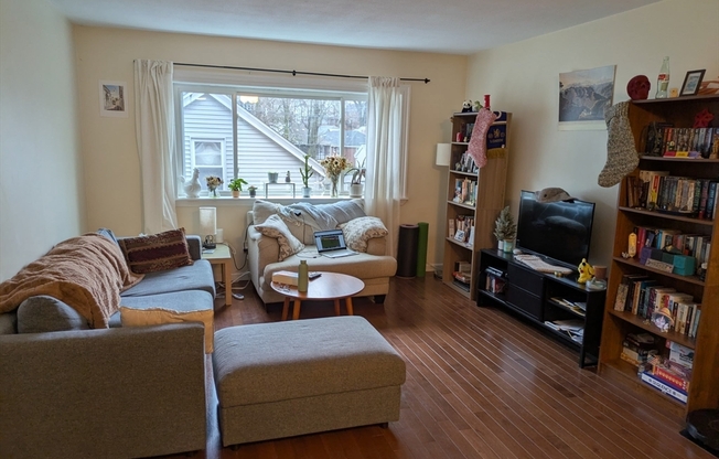 2 LAROSE PL