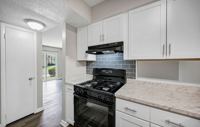 2 beds, 1.5 baths, 850 sqft, $1,095, Unit E15